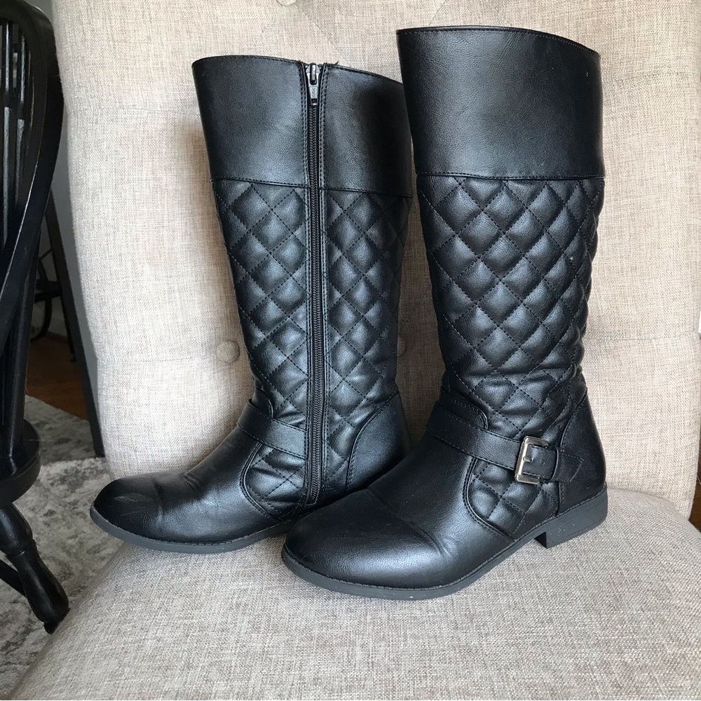 Girls Black boot by kohl’s size 5 medium